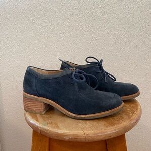 Clarks originals Oxford navy blue suede heels size 6.5